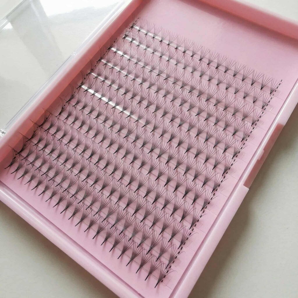 Short stem premade fans tray label showing thickness 0.05 or 0.07 with curl and length specifications