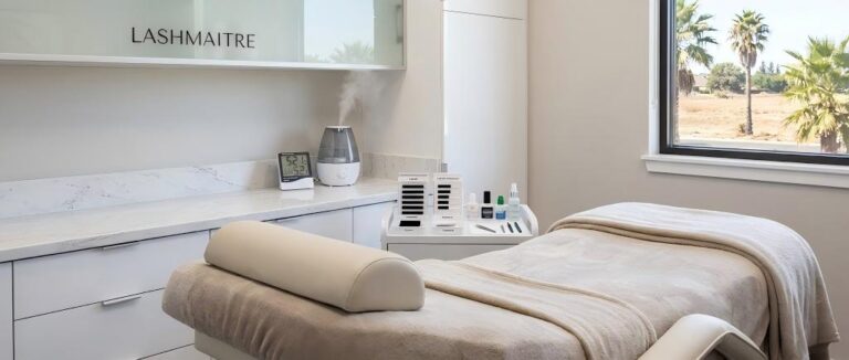 A professional LASHMAITRE workstation setup featuring a digital hygrometer and humidifier, designed to optimize adhesive performance for eyelash extensions in Vacaville CA dry climate.