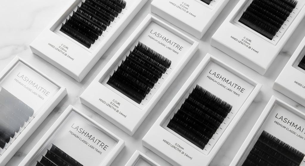 Premium wholesale lash trays required for a classic full set eyelash extensions service