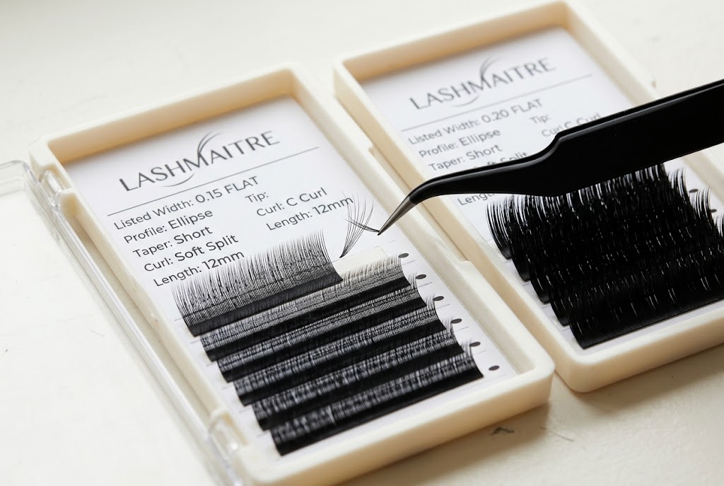 LASHMAITRE 0.15 and 0.20 flat lash width samples with pickup inspection
