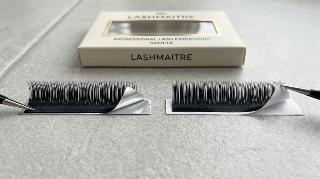 Foil vs paper lash strip backing illustrated with reflective and matte surfaces