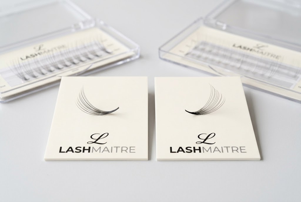 LASHMAITRE D curl and DD curl lash samples shown on comparison cards