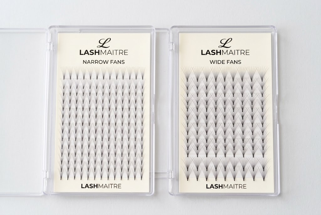 LASHMAITRE closed fan vs open fan lashes in matched trays